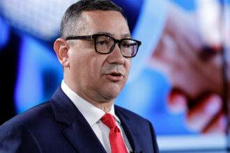 video raspunsul lui victor ponta intrebat daca va vota un om lansat in politica de traian basescu cine e un cui batut in talpa 6a285a973e744