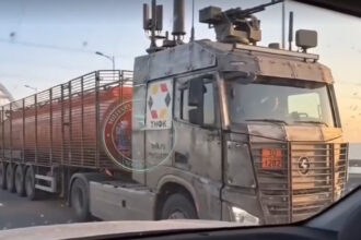 video scene din mad max pe podul lui putin masurile disperate la care apeleaza rusii pentru a transporta combustibil in crimeea 6a2a7ef61acbd