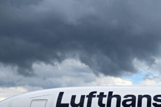 video un avion lufthansa s a prabusit la aeroportul din frankfurt in dreptul unei porti de imbarcare 6a218049da978