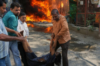 videofoto india cel putin 21 de morti in urma unui incendiu izbucnit intr un hotel din new delhi 6a1ff300228fe