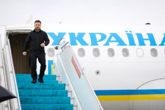zelenski pare a evita polonia in vizitele externe aeronava prezidentiala a tranzitat alt spatiu aerian in drum spre londra 6a269f9eed22e