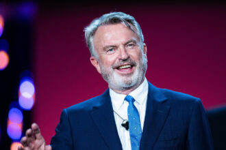 a fost dezvaluita cauza mortii actorului sam neill din jurassic park in aprilie era fericit ca scapase de cancer 6a587cda0a537