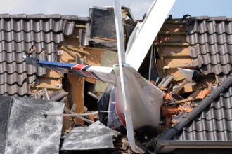 accident aviatic langa bremen un avion de mici dimensiuni s a prabusit peste o casa 6a651f356d042
