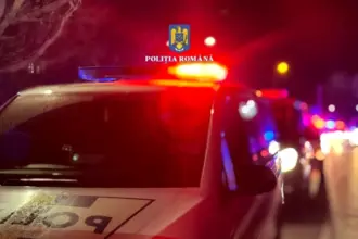 accident in timpul unui control al politiei la 2 mai un autocar a izbit autospeciala oprita pe marginea drumului doi politisti si o tanara au fost raniti 6a49efdea0b75