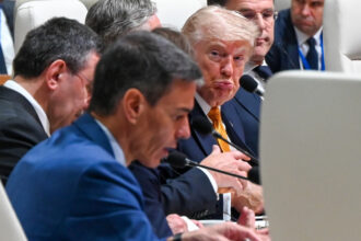 analiza el loco de la casa alba vs parazitul europei cum il ajuta atacurile lui donald trump pe premierul spaniol pedro sanchez 6a4ebcc7239ac