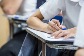 baremul de corectare la proba la alegere de la bacalaureat 2026 profil uman cum sunt punctate raspunsurile elevilor la examen 6a462e7b136db