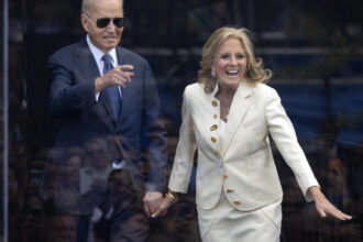 cei patru ani la casa alba retragerea in favoarea kamalei harris joe biden anunta lansarea unei carti de memorii 6a57c27f9b3e8