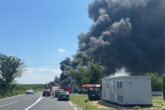 constanta incendiu violent pe dn2a dupa impactul dintre o autocisterna si un buldoexcavator 6a688c61ea813