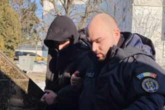 crima din poarta 6 dupa ce si a ucis mama a trimis un mesaj sefei anuntand in numele ei ca isi da demisia a pus langa cadavru odorizante si i a scris un memoriu 6a4af4069545a