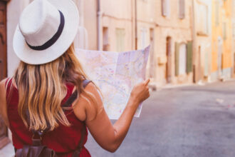destinatia turistica din italia unde turistii risca amenzi daca se plimba fara tricou sau in costum de baie era si timpul 6a5afb25918cc