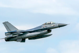 detalii despre echipajul de pe f 16 care a doborat drona seful armatei mi as dori sa am in toata flota aeriana oameni ca ei 6a636b64382da