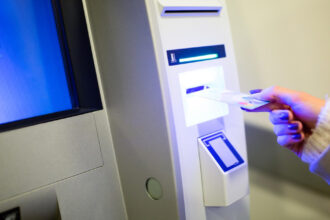 escrocherie cu atm uri bitcoin si falsi reprezentanti asf doi tineri retinuti dupa ce au inselat o femeie cu aproape 287 000 de lei 6a5b2df1ad4ca