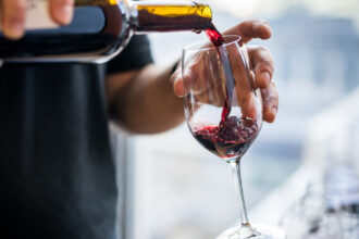 este un pahar de vin rosu pe zi benefic pentru inima un nou studiu incearca sa clarifice riscurile si beneficiile alcoolului 6a525ce3164e8