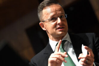 fostul ministru de externe al ungariei peter szijjarto a renuntat la mandatul parlamentar pentru a se alatura industriei auto chineze 6a57ad682c8b3