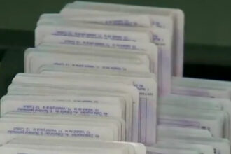 frauda la examenul pentru permis candidatii primeau din exterior raspunsurile la teste folosind aparatura audio video 6a6387a6cf76f