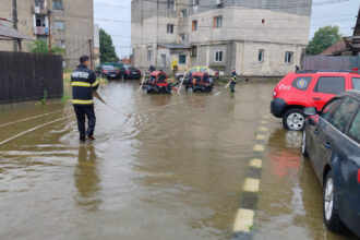 galerie foto capitala si cinci judete afectate de ploi peste 100 de case inundate mai multe persoane evacuate in prahova 6a60f9ac3b662