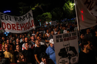 in timp ce mii de oameni protestau la tirana premierul albaniei il primea cu mare pompa pe kanye west 6a539950e58df