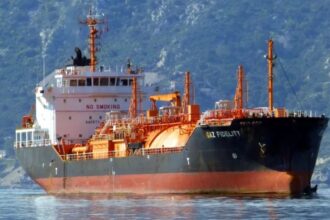 incendiu la o nava aflata in marea neagra autoritatea navala romana a coordonat salvarea celor 17 marinari 6a5f19b331ba7