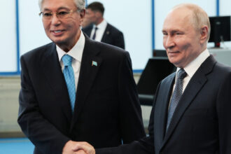 intalnire tensionata la omsk presedintele kazah il provoaca pe vladimir putin cu propunerea de a opri conflictul din ucraina 6a64ede6edb5a
