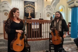 peste 170 de persoane au participat la concertul duo kitharsis rapsodia romana de george enescu a rasunat in sinagoga din constanta 6a51765e48a70