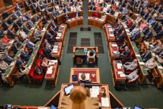 premierul peter magyar propune ca parlamentarii maghiari sa nu poata ramane mai mult de 12 ani in legislativ 6a4965287448e