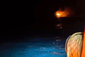 primele imagini de la bordul navei care a luat foc dupa ce a fost lovita in marea neagra 6a5f4c98da931