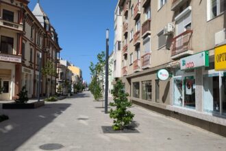 revolutie urbanistica in centrul constantei fara aparate de aer conditionat pe fatade culori stridente si blocuri intre casele de patrimoniu 6a53f9c017b65