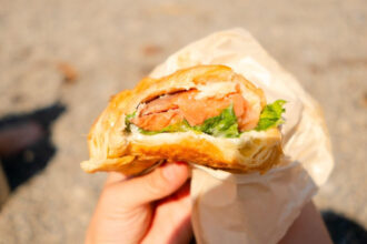 scandal in italia pentru ca turistii nu sunt lasati sa vina cu mancare la pachet pe plajele cu sezlonguri scumpe strica imaginea 6a5344ea0c045