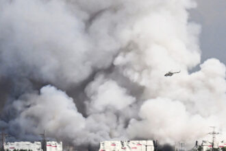 ucrainenilor nu aveti empatie comercianti rusi in lacrimi dupa ce dronele au lovit noi depozite in apropiere de sankt petersburg 6a63ca62708e6