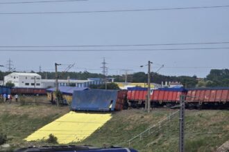 update vagonul unui tren de marfa s a rasturnat iar patru au deraiat in zona palas din constanta vagoanele sunt incarcate cu sulf 6a58eb8d1f832