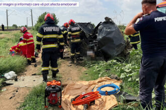 video accident grav in ialomita o masina a fost lovita de un tren de calatori doua persoane au murit iar doi copii au fost raniti 6a47870d73b8e