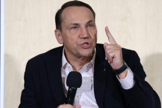 video avertisment de la varsovia rusia ar putea pune la cale o provocare impotriva poloniei ministrul radoslaw sikorski stim ce planuiti 6a4ff5a42d415