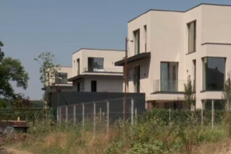 video deversare ilegala in apropierea padurii baneasa administratorul unui complex rezidential de lux amendat de garda de mediu 6a5c6a8938480