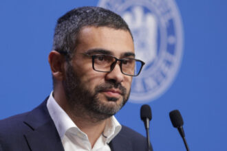 video florin manole ironii la adresa lui siegfried muresan in pline negocieri pe legea salarizarii l am invitat sigur nu e pe plaja 6a5b54a26486c