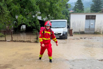 video peste 4 300 de persoane au primit ajutor medical in weekend viitura de la busteni a blocat dn1 si a surprins zeci de masini 6a5dca21569f3