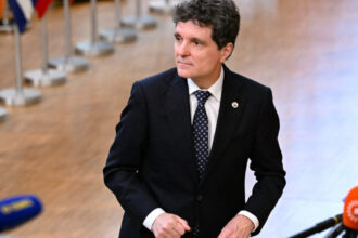 video senator usr atac dur la adresa lui nicusor dan nu cred ca e un personaj diabolic cred ca este un tantalau ajuns in locuri gresite 6a4baccd8a3d9